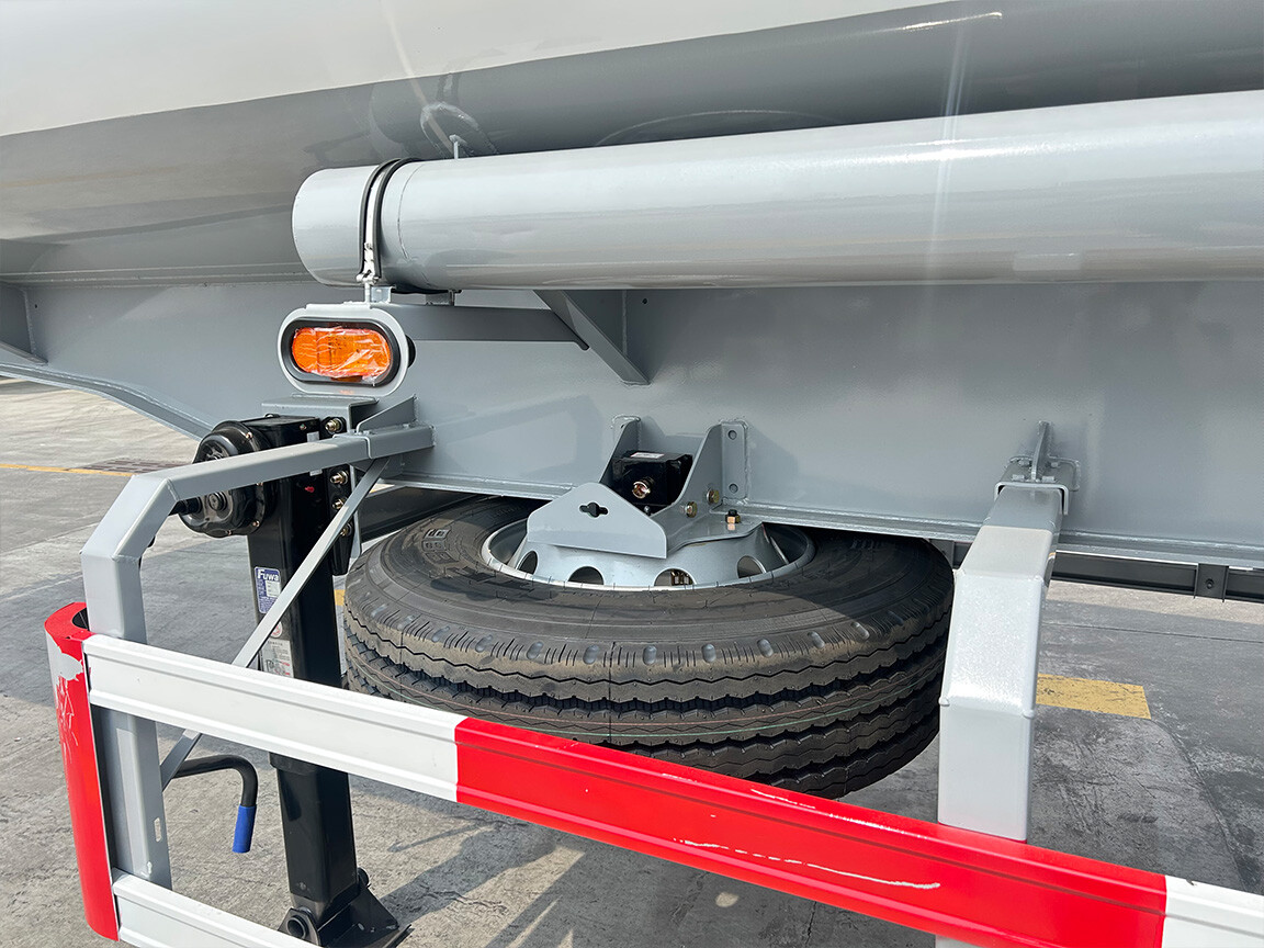 Semi-remorque citerne à carburant à 2 essieux à vendre