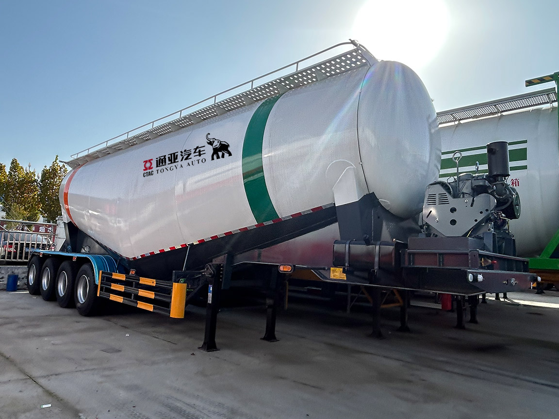 Semi-remorque citerne à poudre 4 essieux avec compresseur d'air et moteur diesel