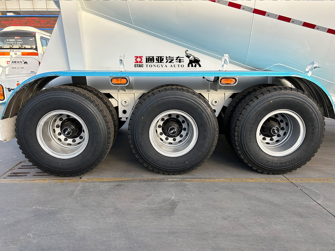 Semi-remorque de ciment en vrac 40T à 3 essieux