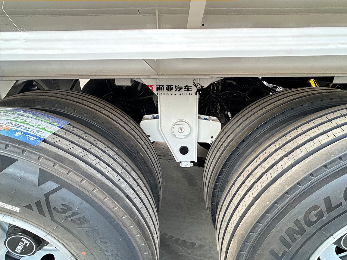 Semi-remorque citerne à carburant 4 essieux 54000 litres