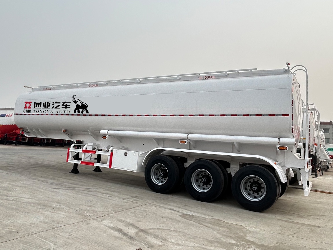 Semi-remorque citerne à huile 3 essieux de 45 000 litres