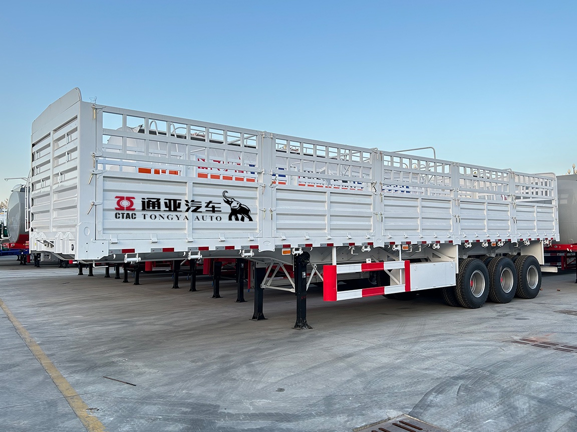 Semi-remorque à clôture pour le transport de vrac 40T