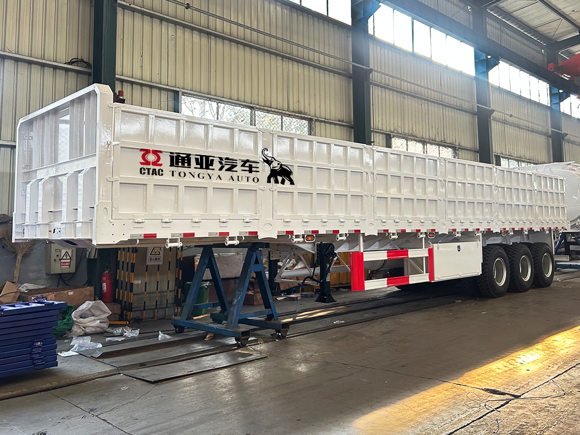 Semi-remorque à parois latérales de grande capacité de 100 tonnes