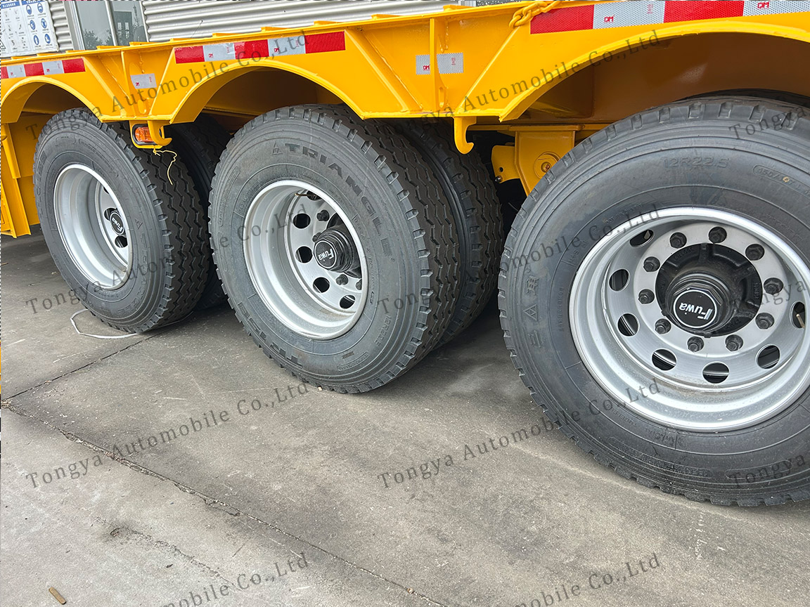  Remorque semi-surbaissée à 3 essieux pour équipements lourds