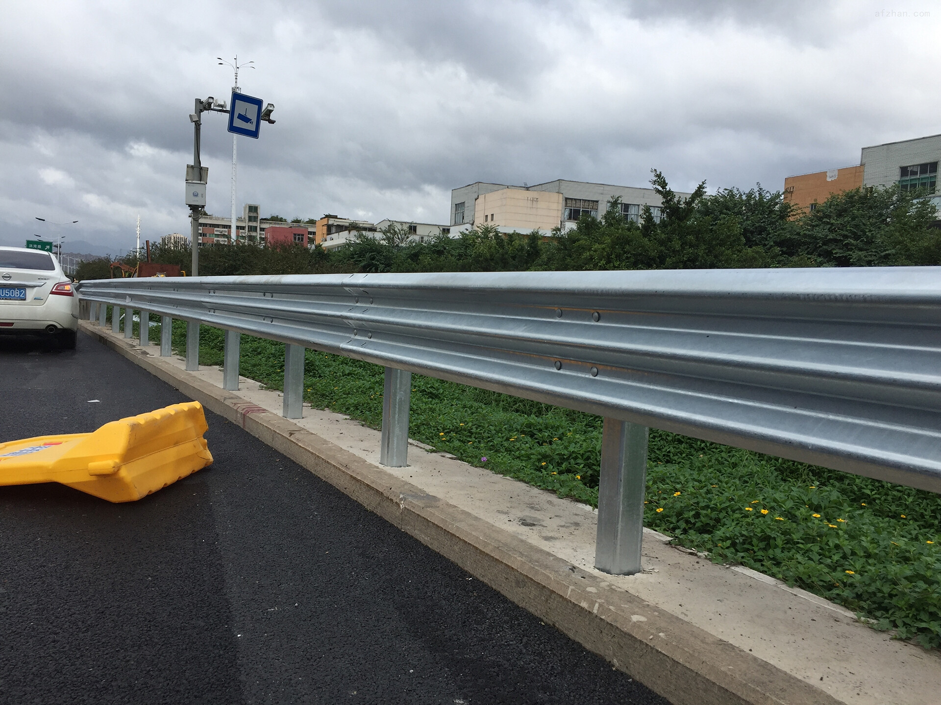 How to choose the right highway guardrail How to choose the right highway guardrail