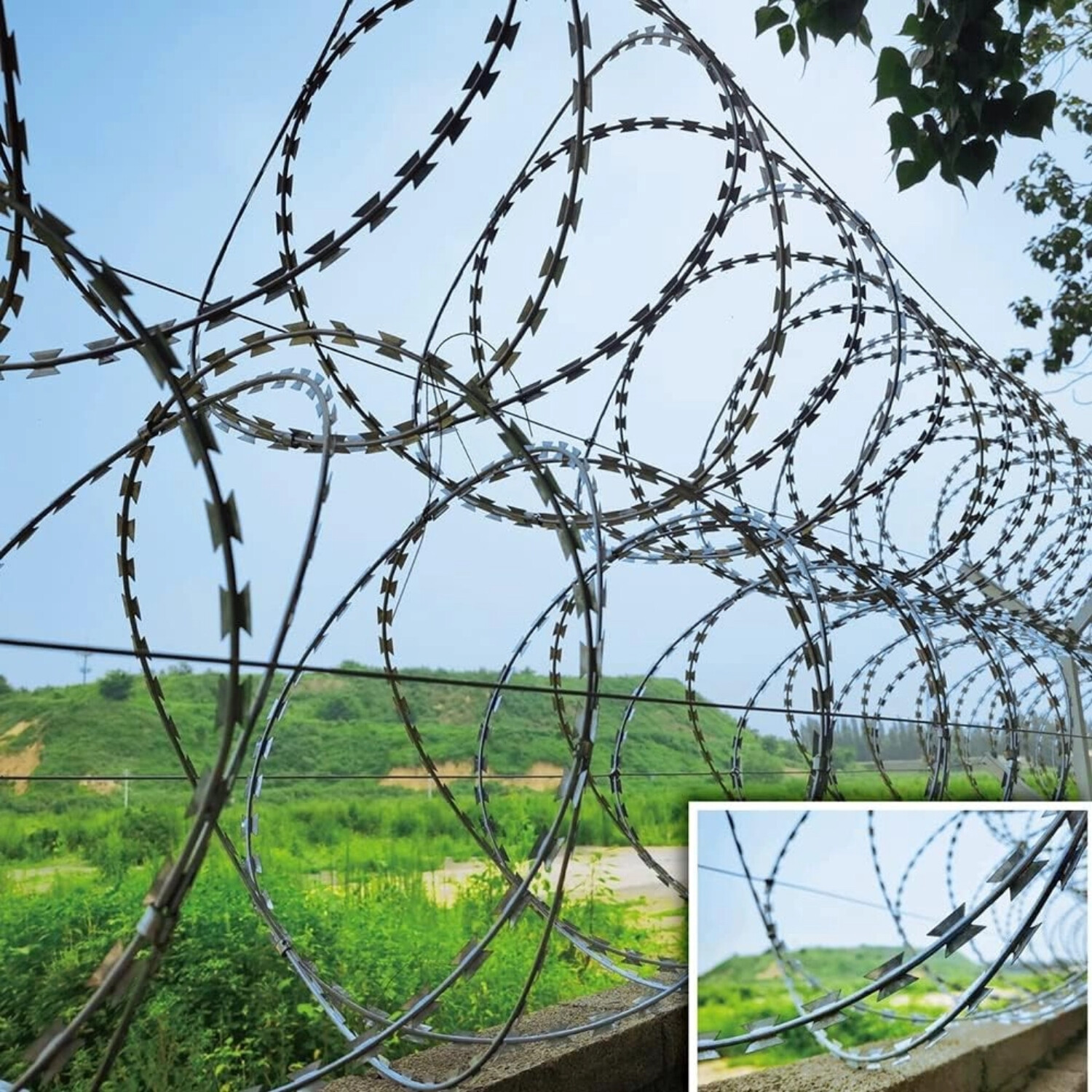 Razor Wire for Top of Wall, 30ft 50ft 100ft 150ft 200ft 250ft 300ft Galvanized Razor Ribbon Barbed Wire Fencing for Backyard Farm Garden Outside Fence, 30/45/50/60/90 cm Diameter Roll