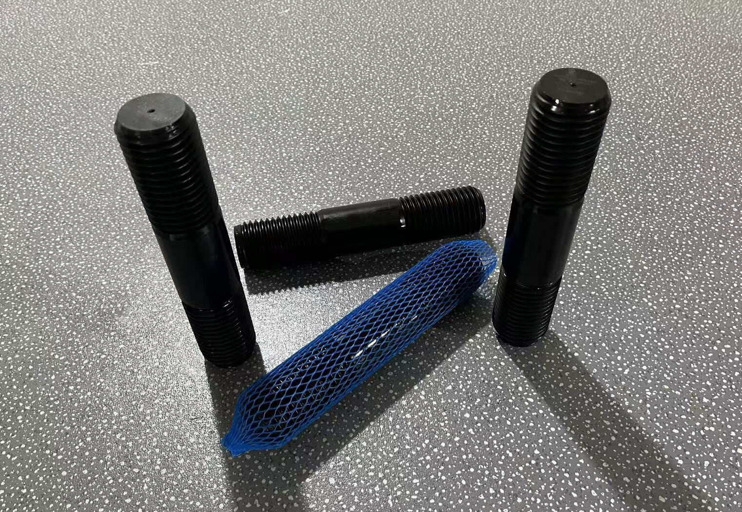 STUD-RAYCHIN2.jpg STUD-RAYCHIN2.jpg