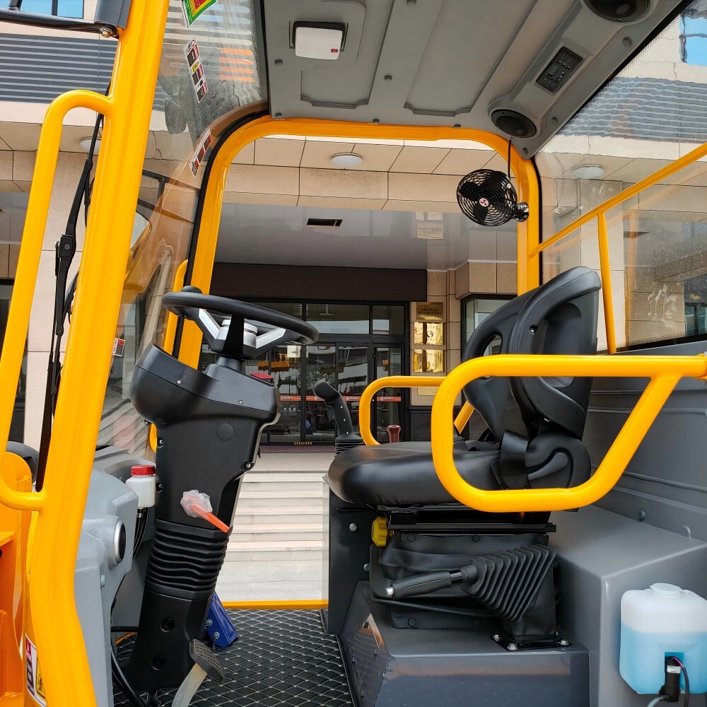 908 Compact Wheel Loader