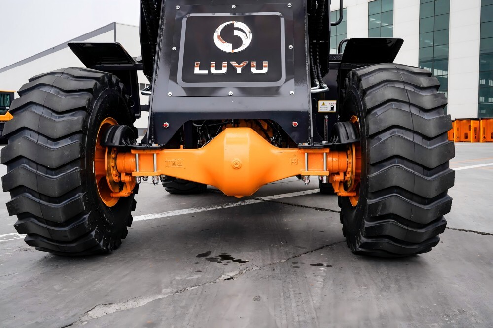 930 Compact Wheel Loader