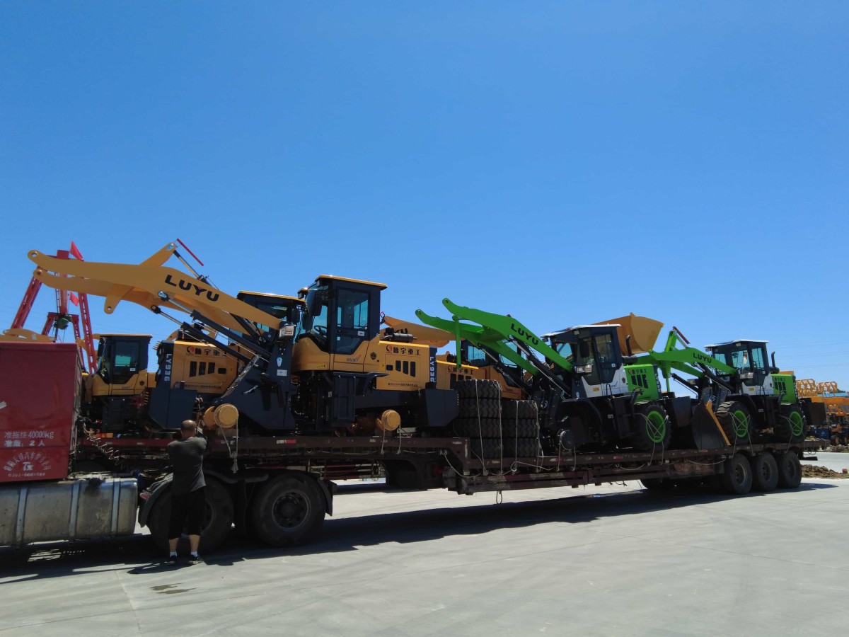 LUYU Delivers Wheel Loaders