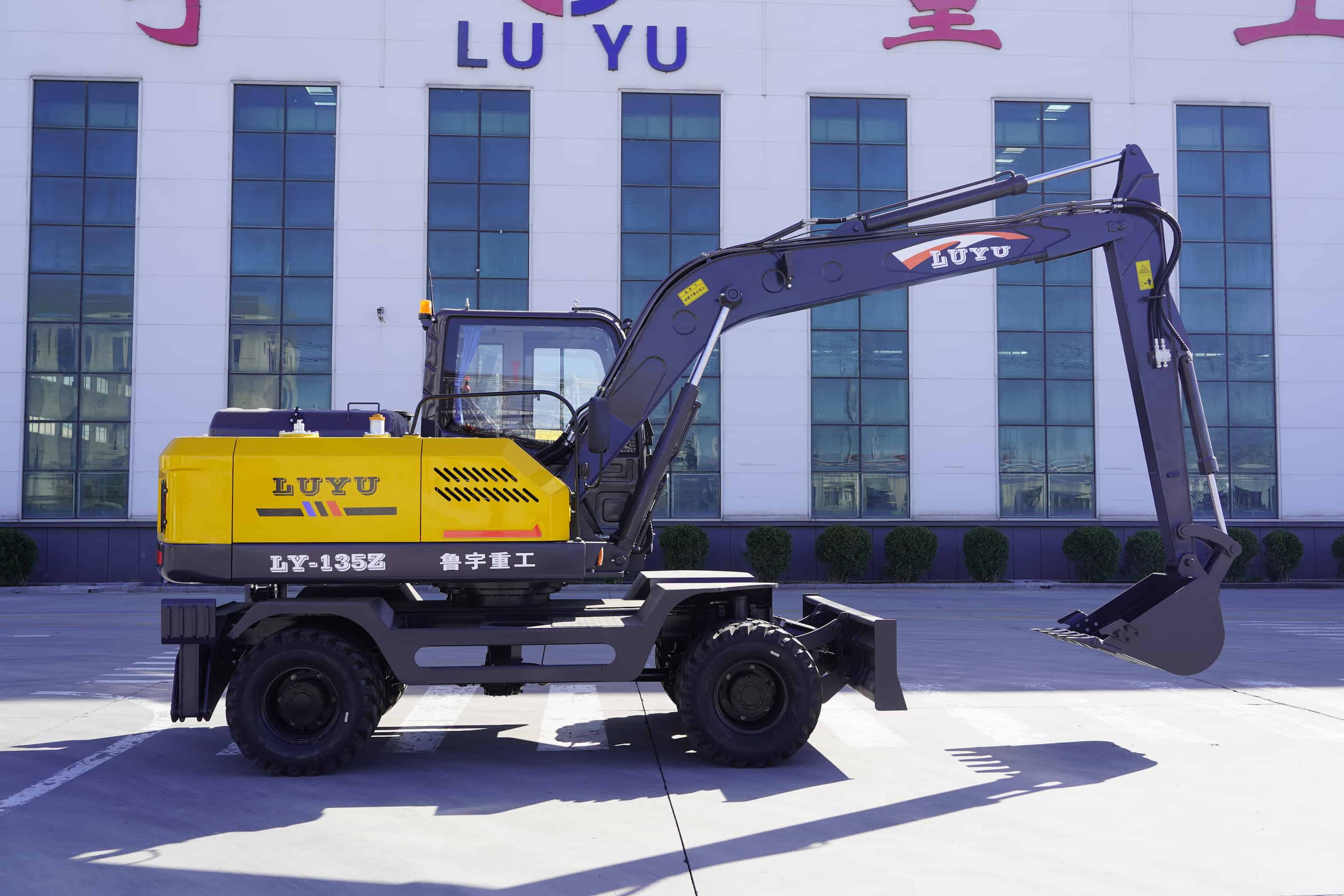 How to Choose a Wheeled Excavator: 3 Key Parameters for Equipment Selection