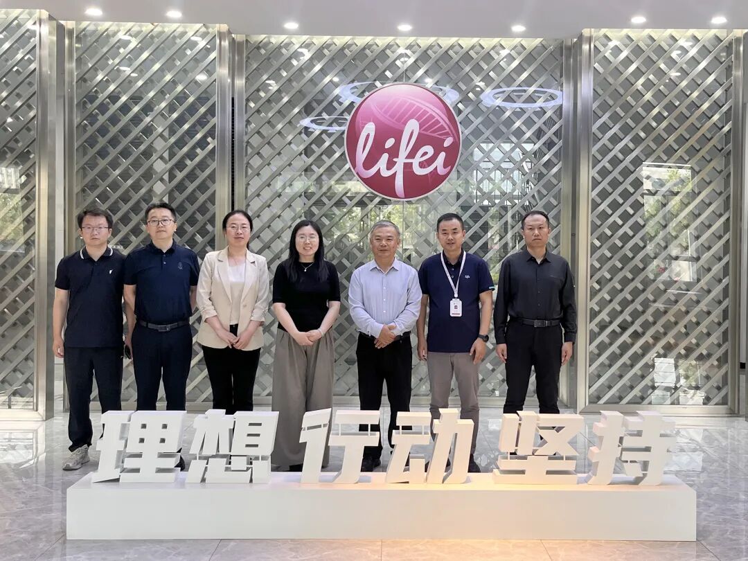 Secretary of the Party Committee of the School of Chemistry and Chemical Engineering of Qingdao University, Jiang Yongjie, and his delegation visited Lifelot Biological for inspection and exchange