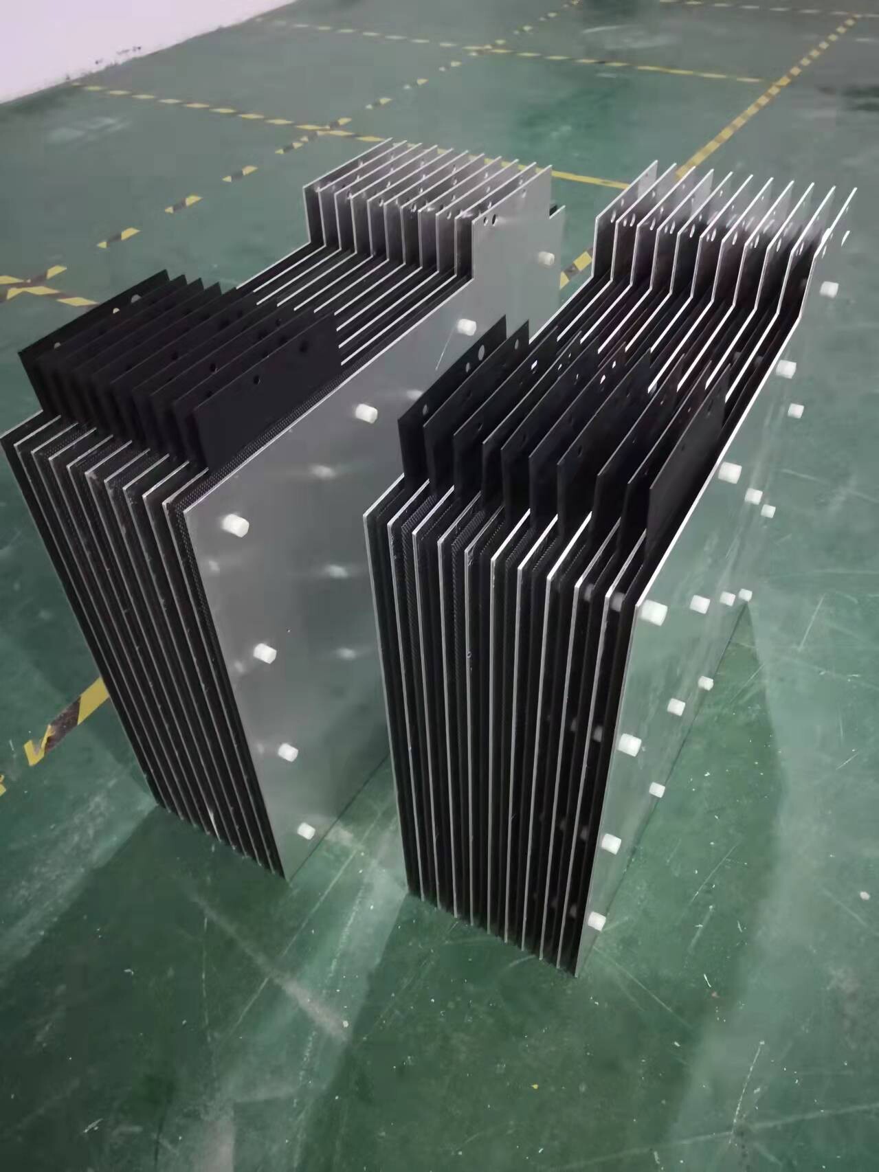 Electrolytic cell in water treatment field