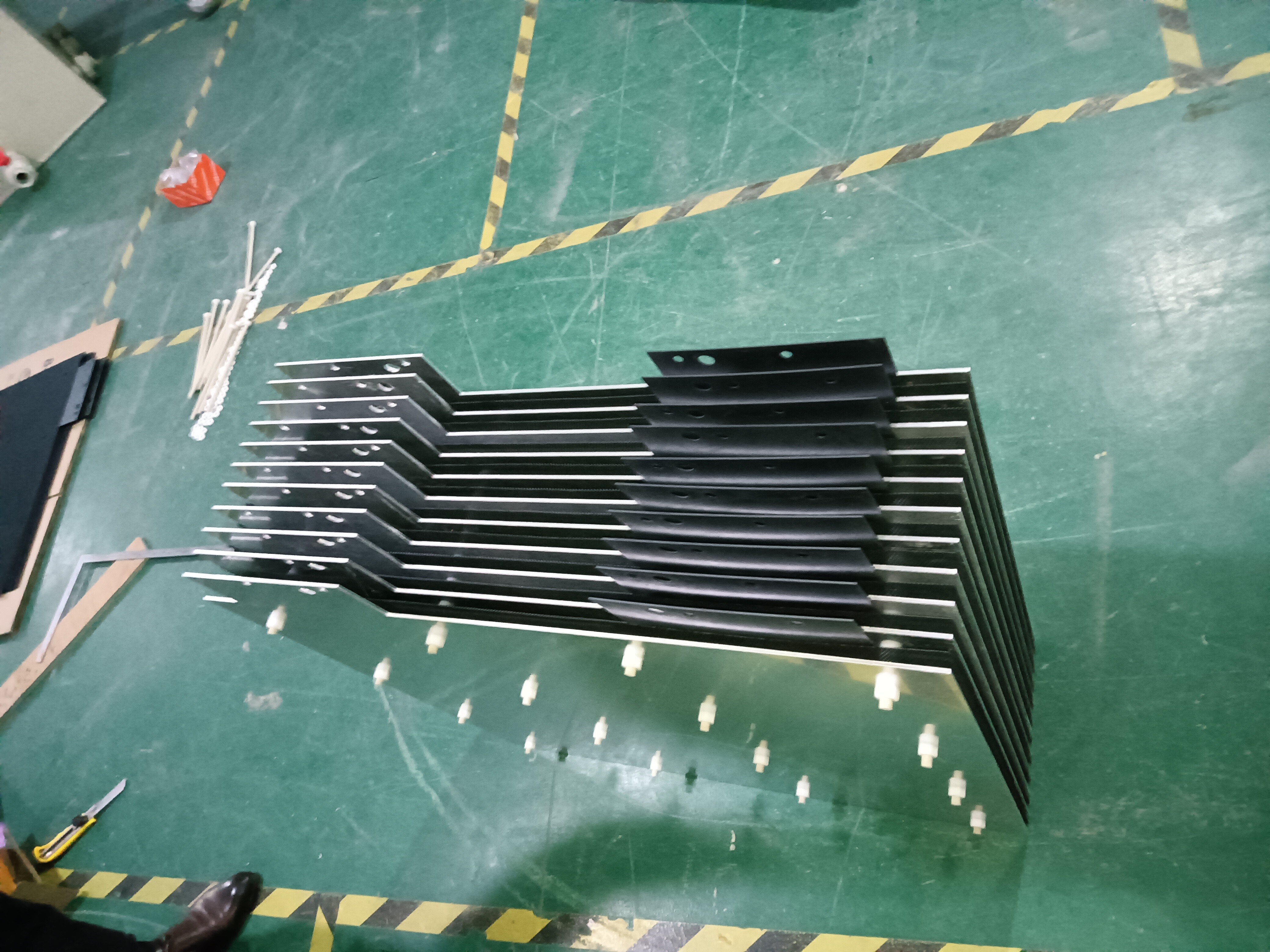 Plate electrolytic cell