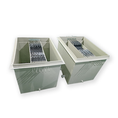 Plate electrolytic cell