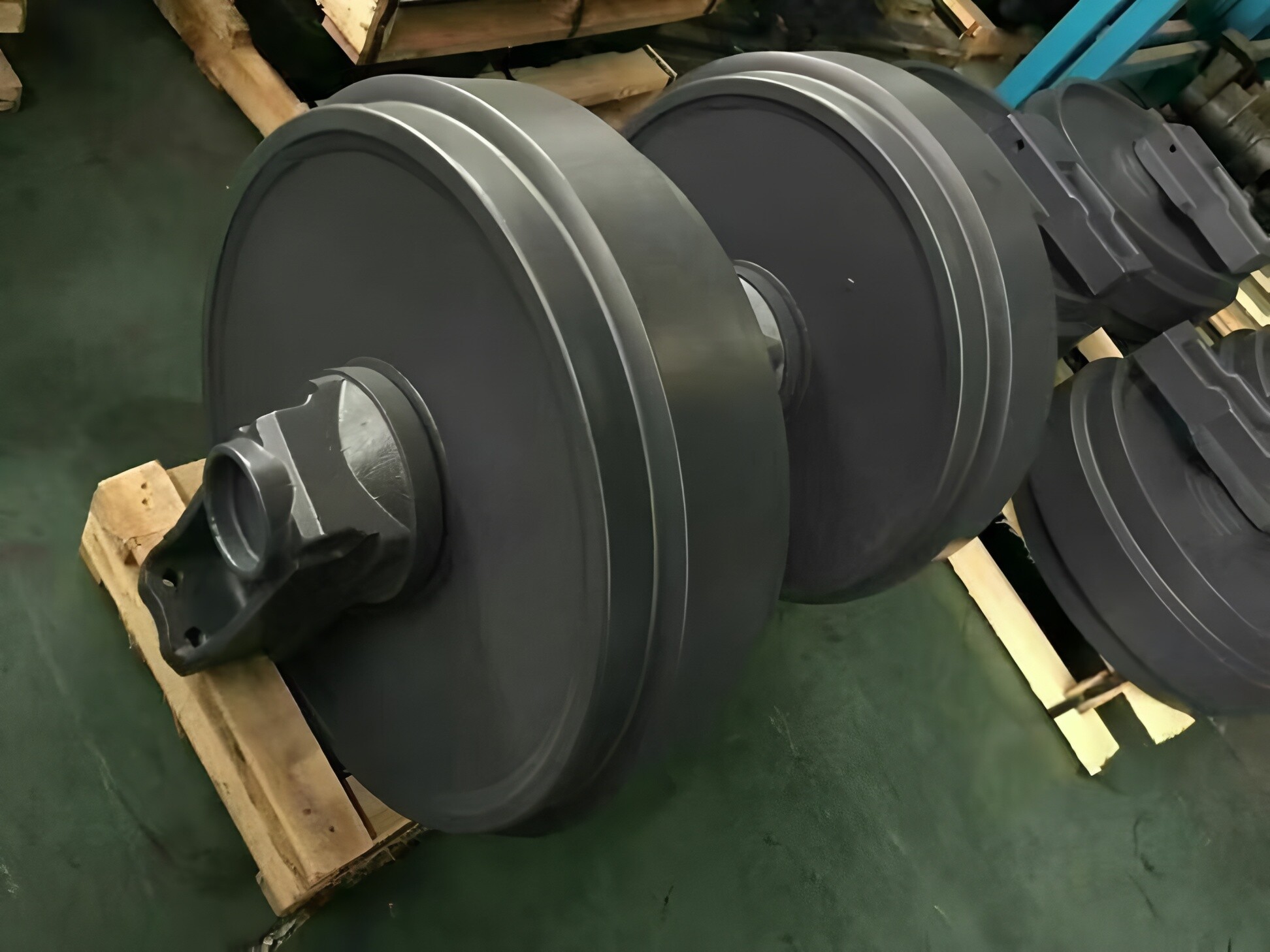 Komatsu Bulldozer D85A-12 D155A-3 Front Idler Track Roller D6R D6D D9R Undercarriage Parts Wheel Group Assembly