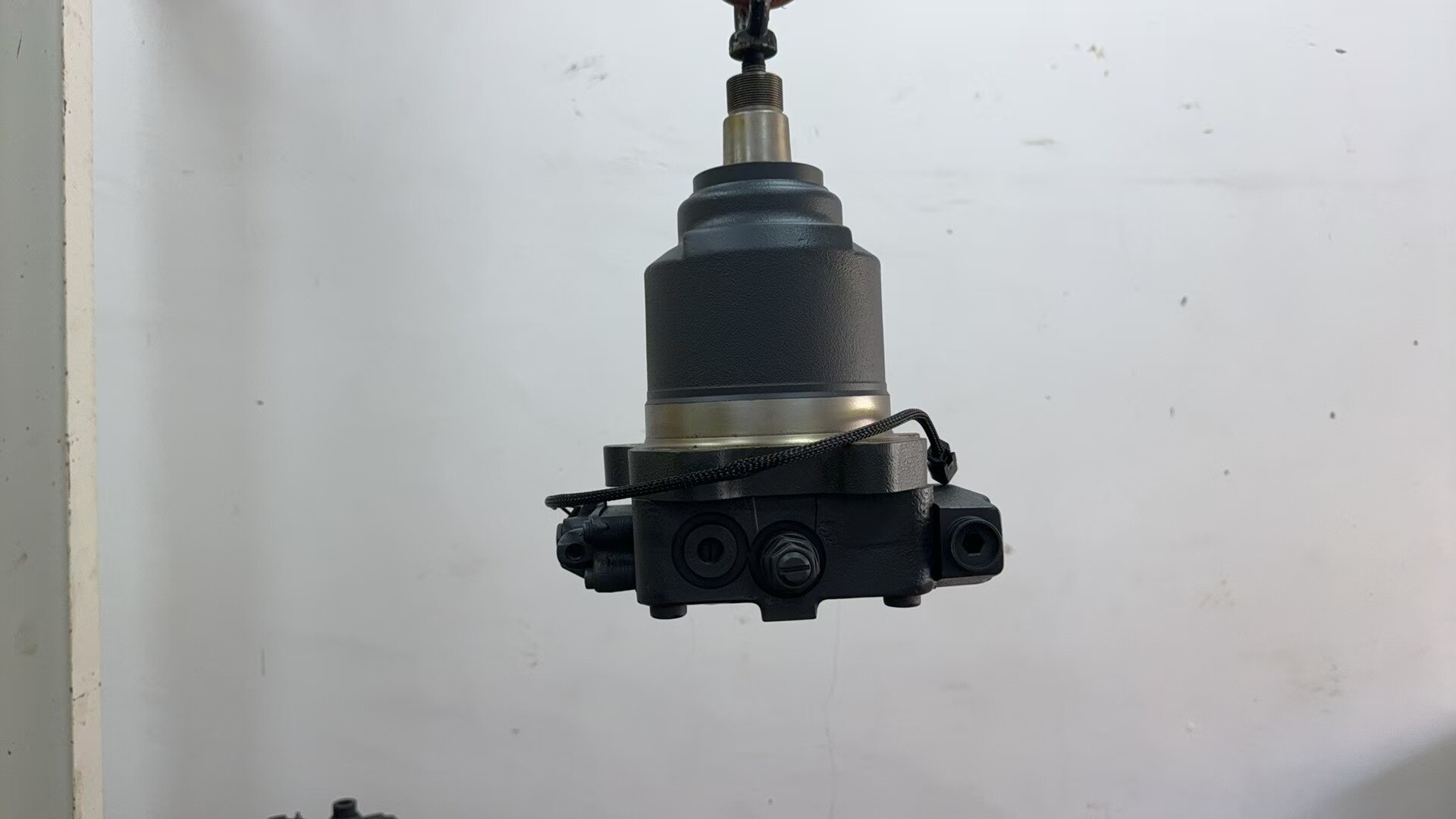 708-7W-00130 Komatsu hydraulic motor 