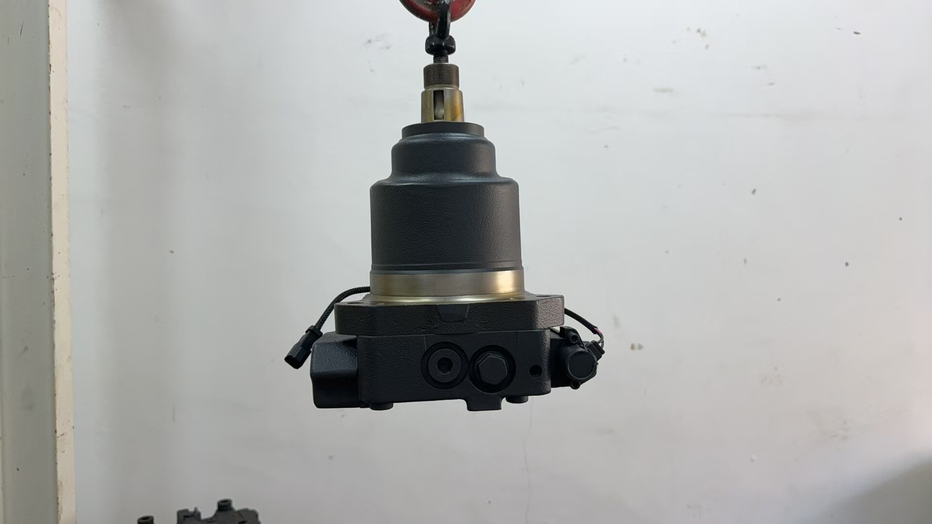 708-7W-00130 Komatsu hydraulic motor 