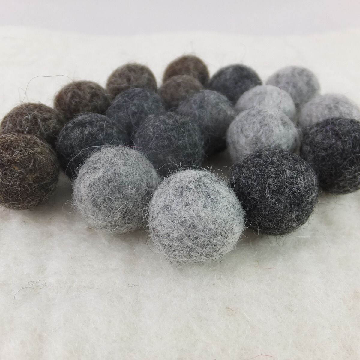 Plain Felt Balls 15mm-30 Mixed Colours