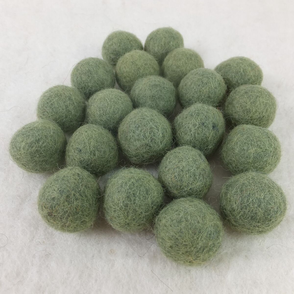 Ordinary felt ball green