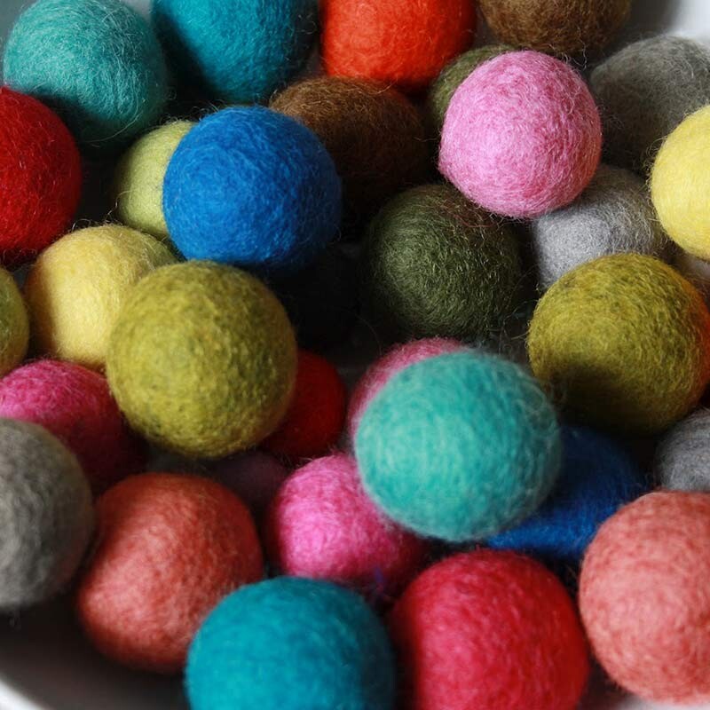 Factory price custom christmas felt pom pom wool felt balls 1 inch 2cm felted wool balls
