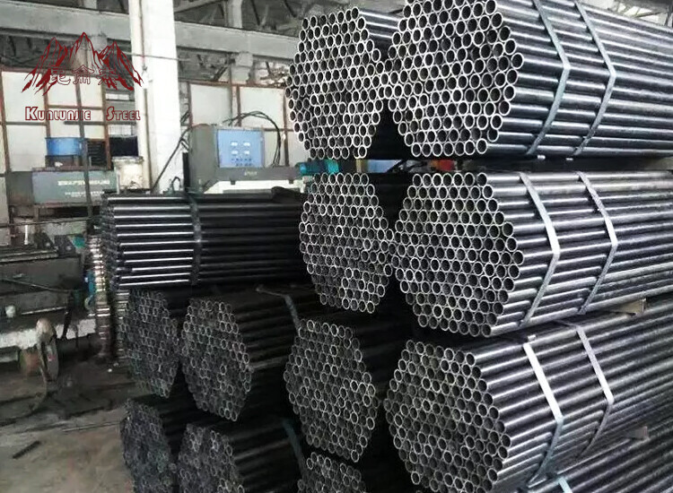 أنبوب الفولاذ الكربوني Q195