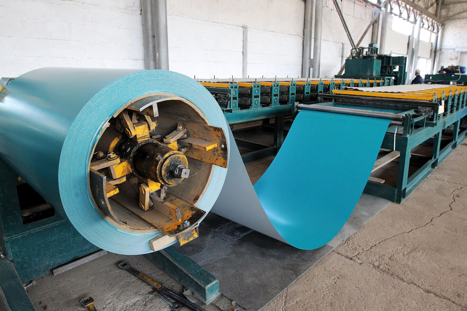 Specifications, characteristics of color coated galvanized steel coils(PPGI/PPGL)