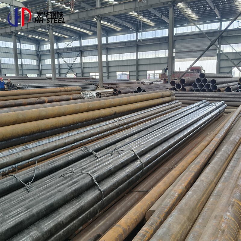 Low Price Seamless Tube Weld Pipe ASTM A106 A36 A53 A192 Q235 Q235B Carbon Steel Pipe in Factory for street light steel pipe