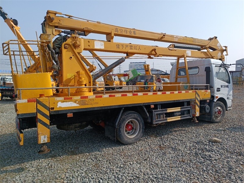 Dongfeng Dolica 18m Aerial Work Platform Vehicle