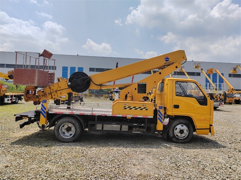 Runli 24m Aerial Work Platform Vehicle