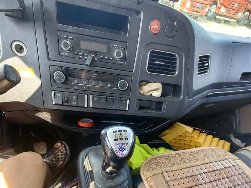 Weilong 12 tons Truck Crane