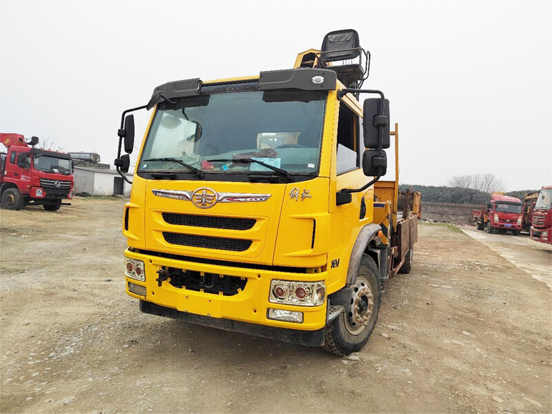 XCMG 12 ton Truck Crane