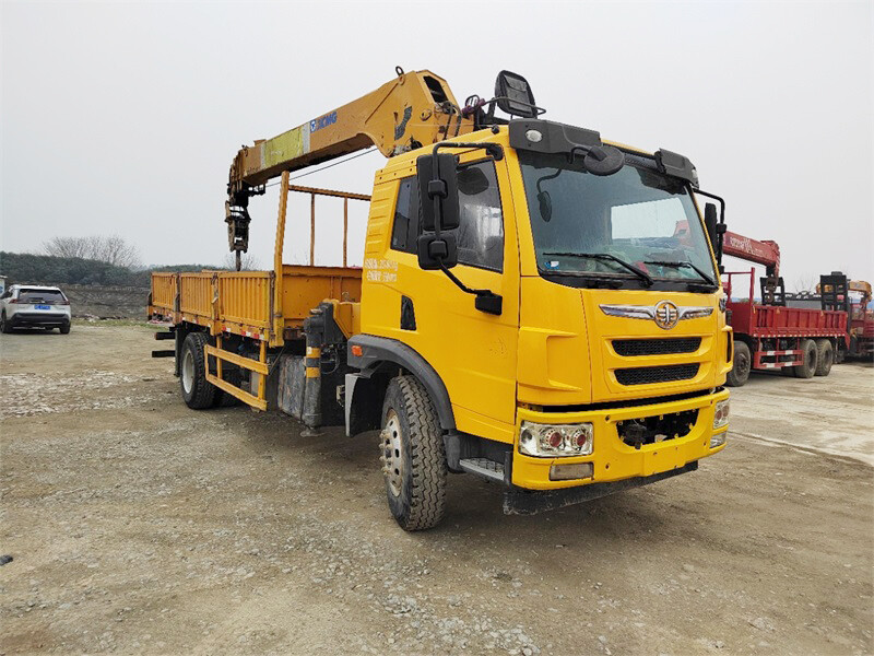 XCMG 12 ton Truck Crane