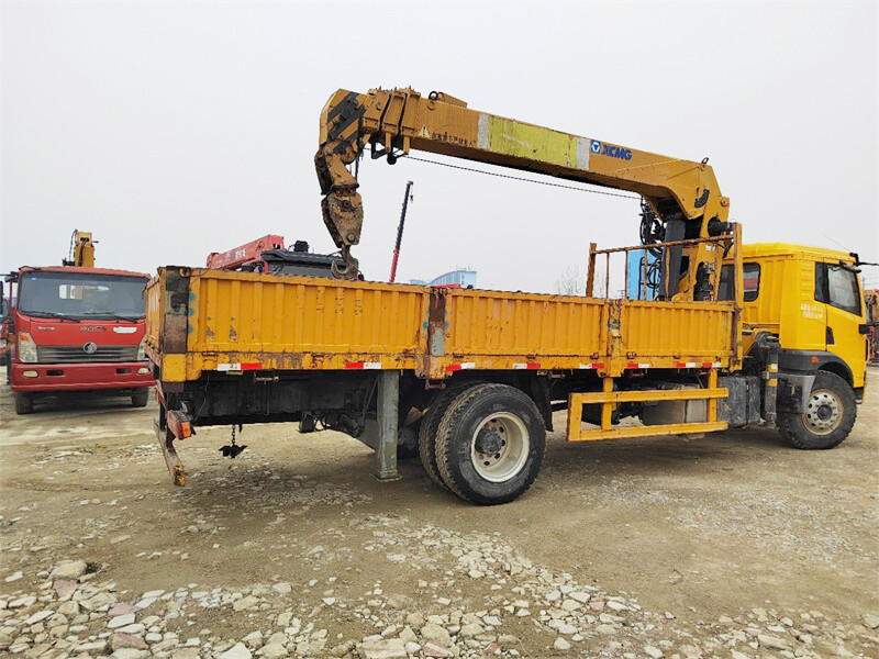 XCMG 12 ton Truck Crane