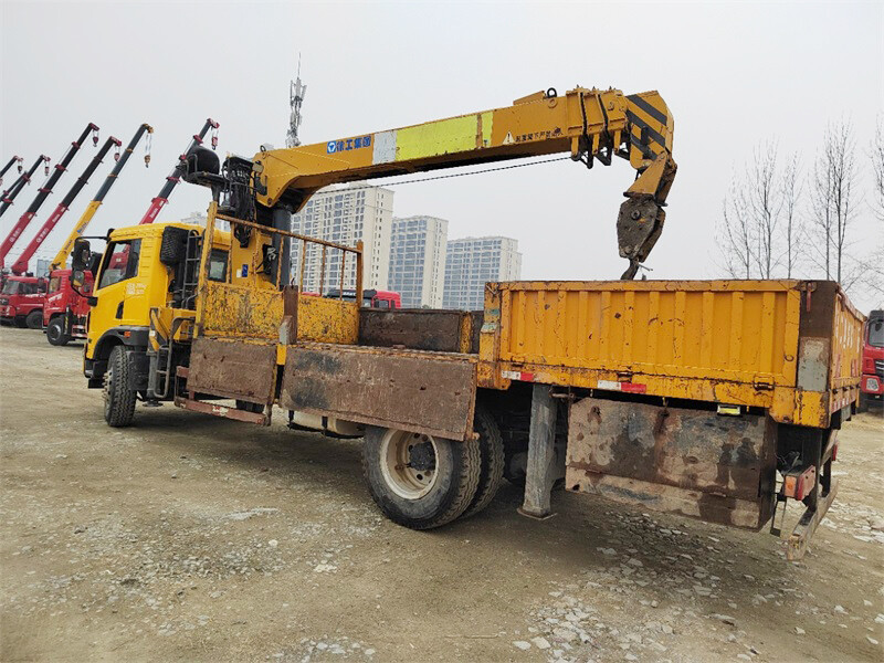 XCMG 12 ton Truck Crane
