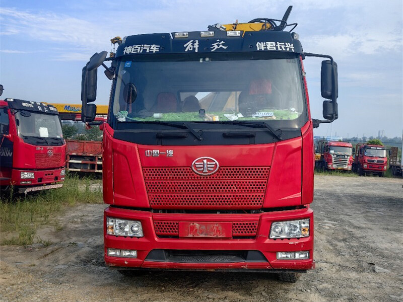 XCMG 8 ton Truck Crane