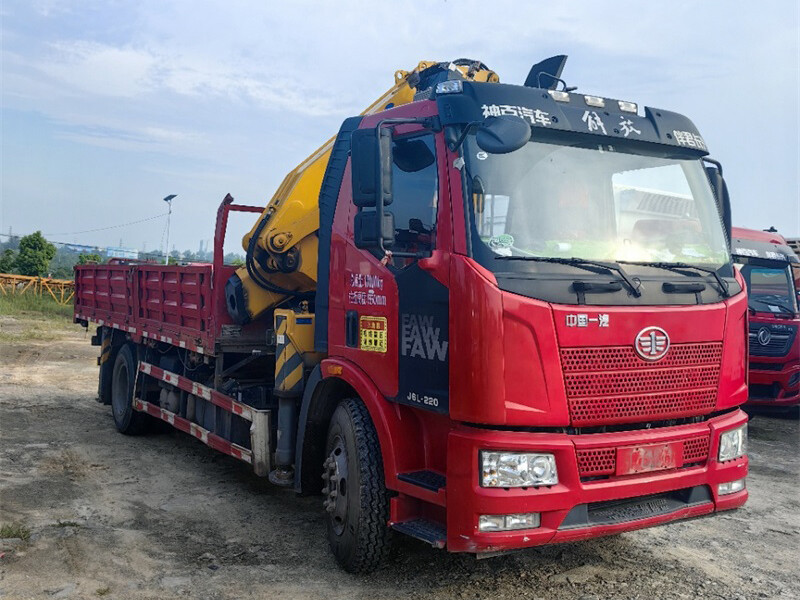 XCMG 8 ton Truck Crane