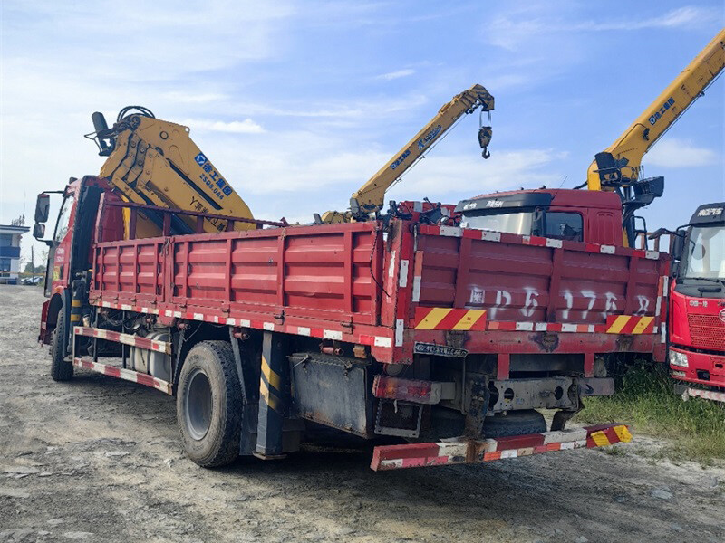 XCMG 8 ton Truck Crane