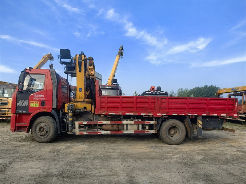XCMG 8 ton Truck Crane