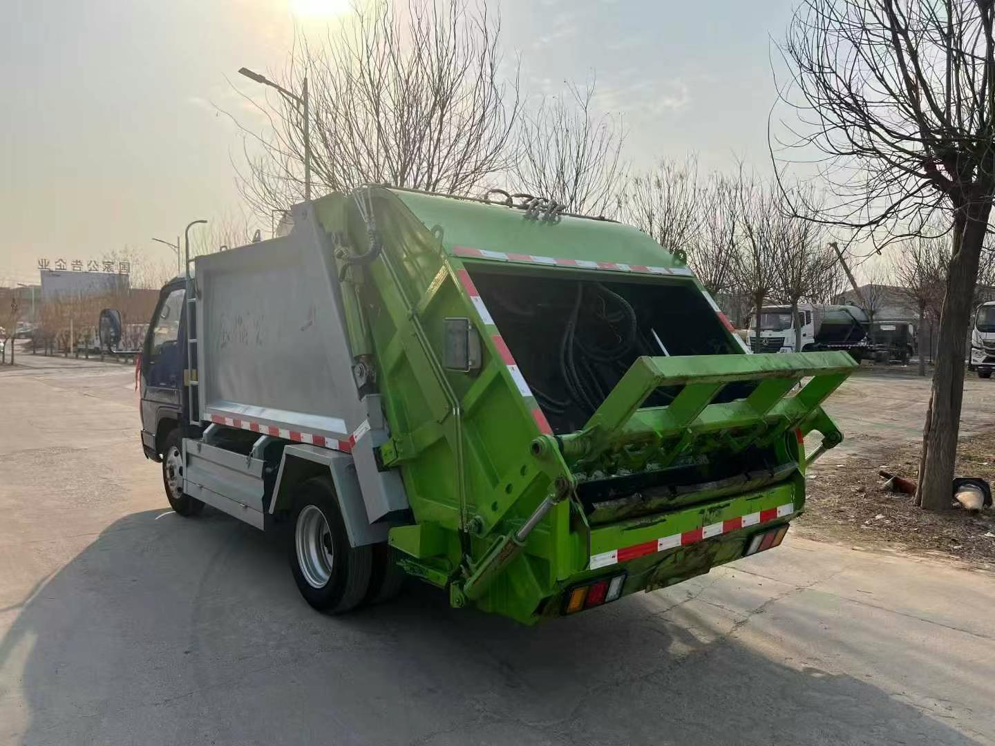 Garbage Truck 