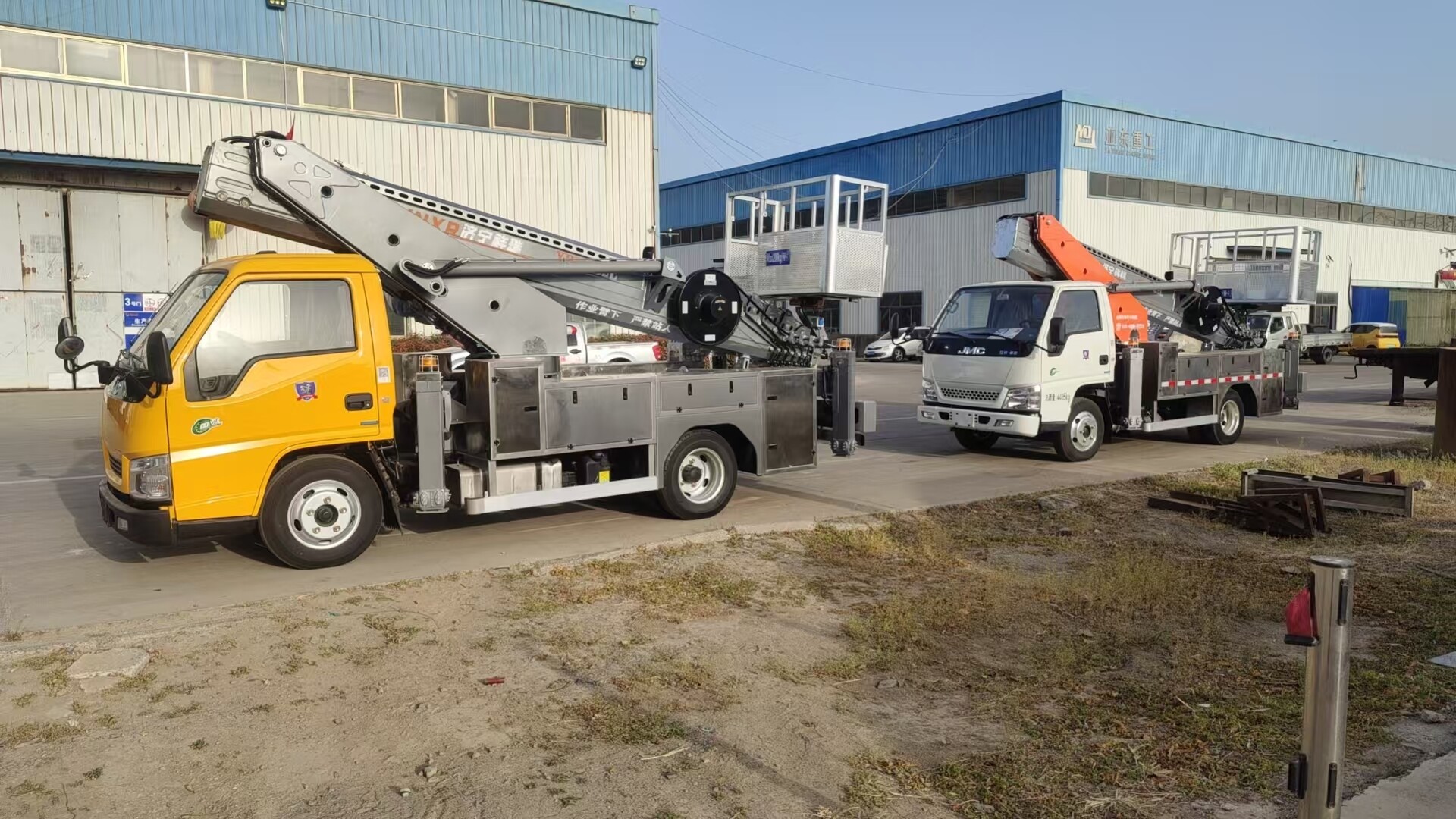 Two 31-meter aerial work vehicles were sent to Russia Two 31-meter aerial work vehicles were sent to Russia