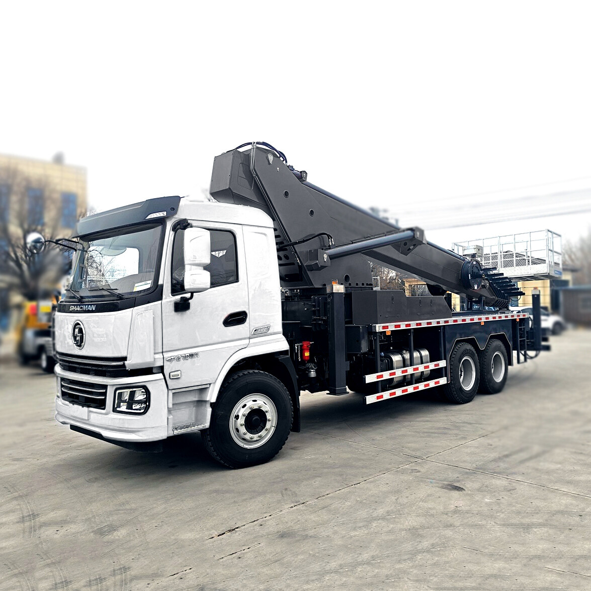 North Macedonian customers come to our factory for vehicle inspection North Macedonian customers come to our factory for vehicle inspection