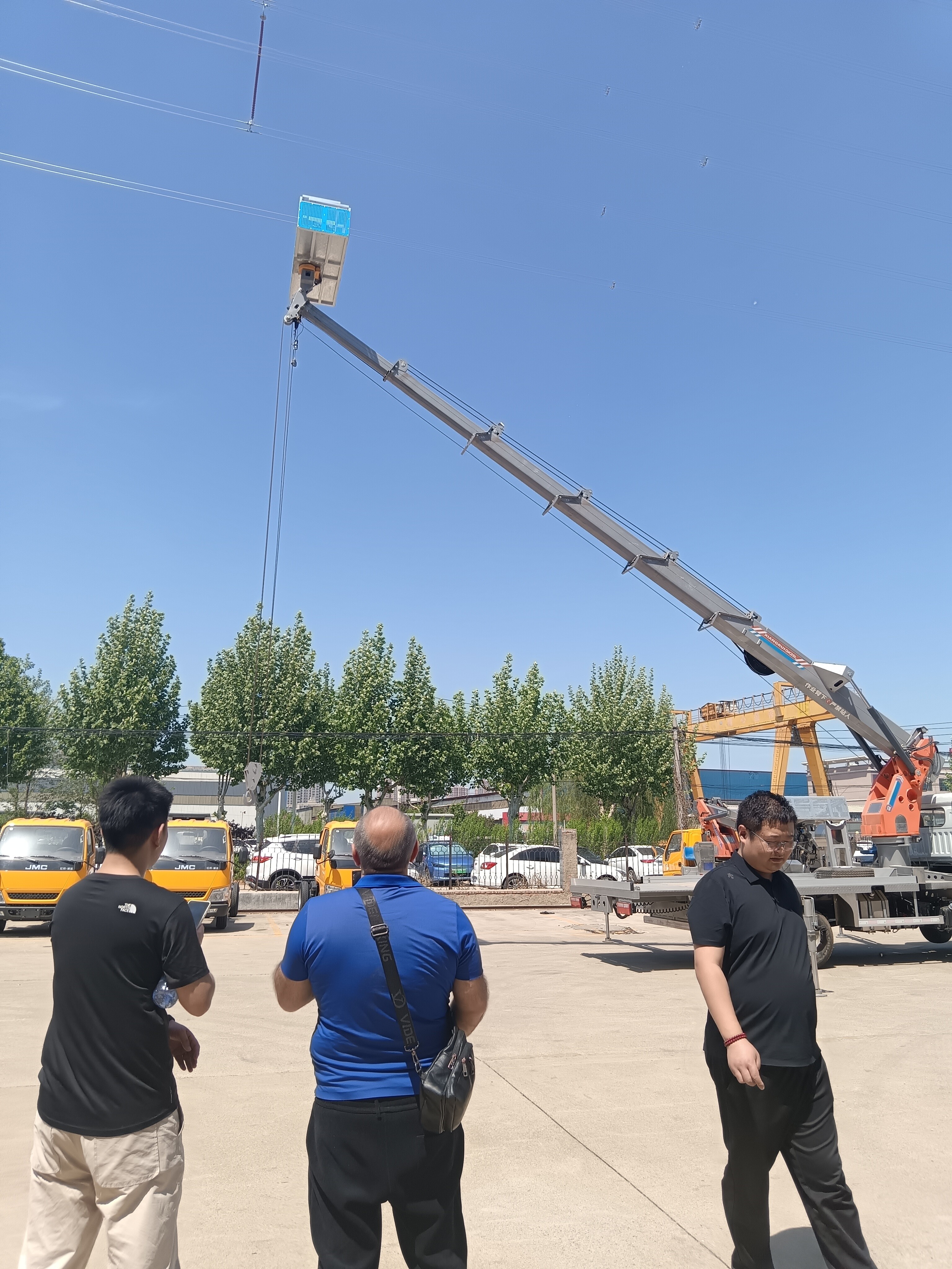 Armenia visits the factory to inspect aerial work vehicles Armenia visits the factory to inspect aerial work vehicles