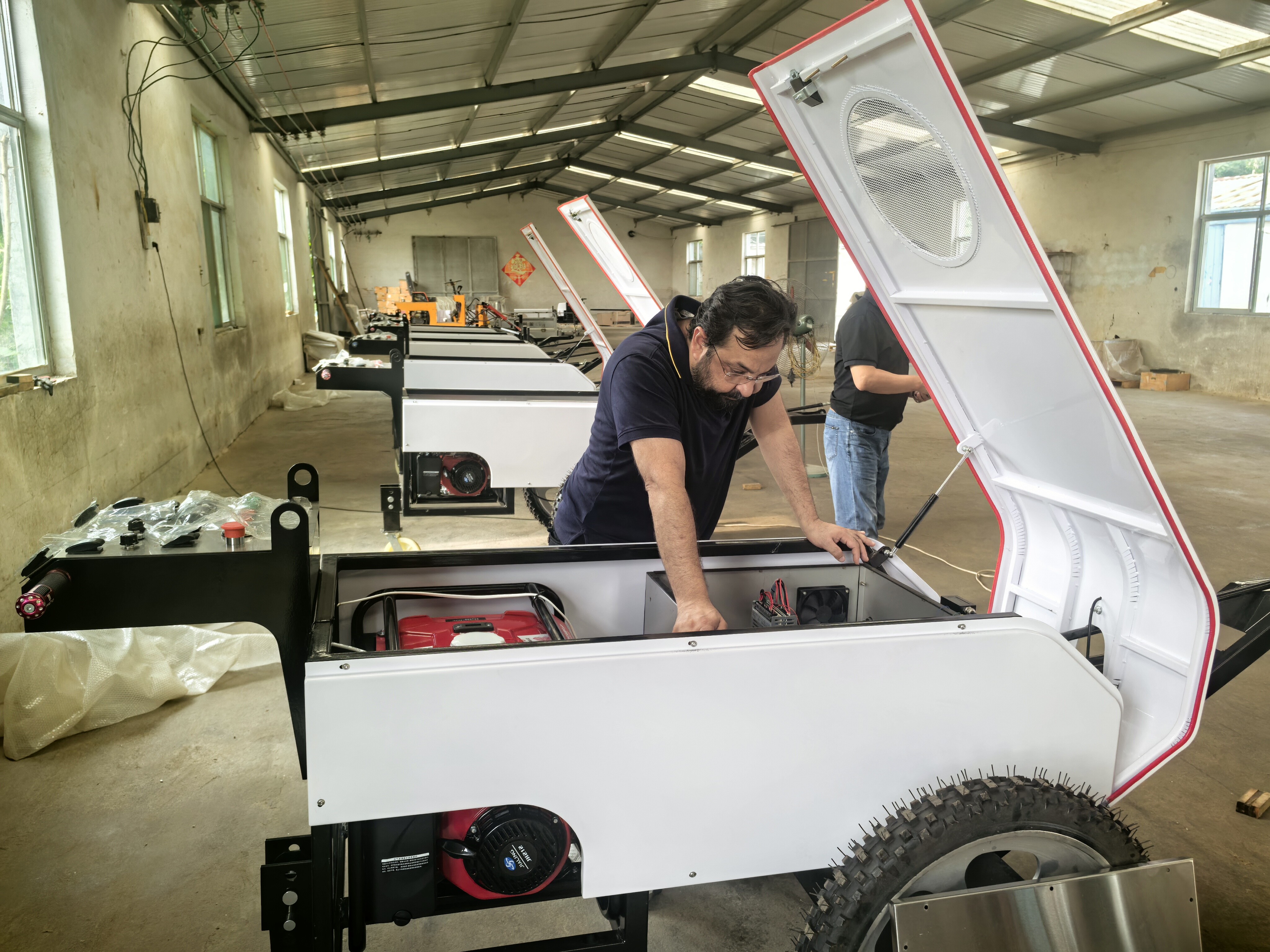 Indian customers inspect concrete laser leveling machines Indian customers inspect concrete laser leveling machines