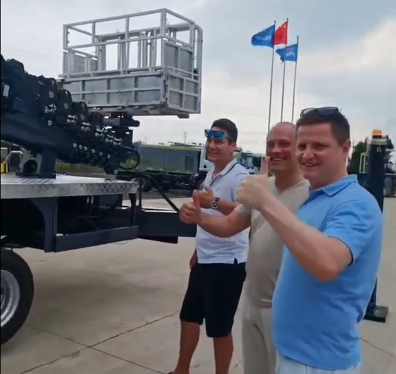 Customers praise our aerial work vehicle Customers praise our aerial work vehicle