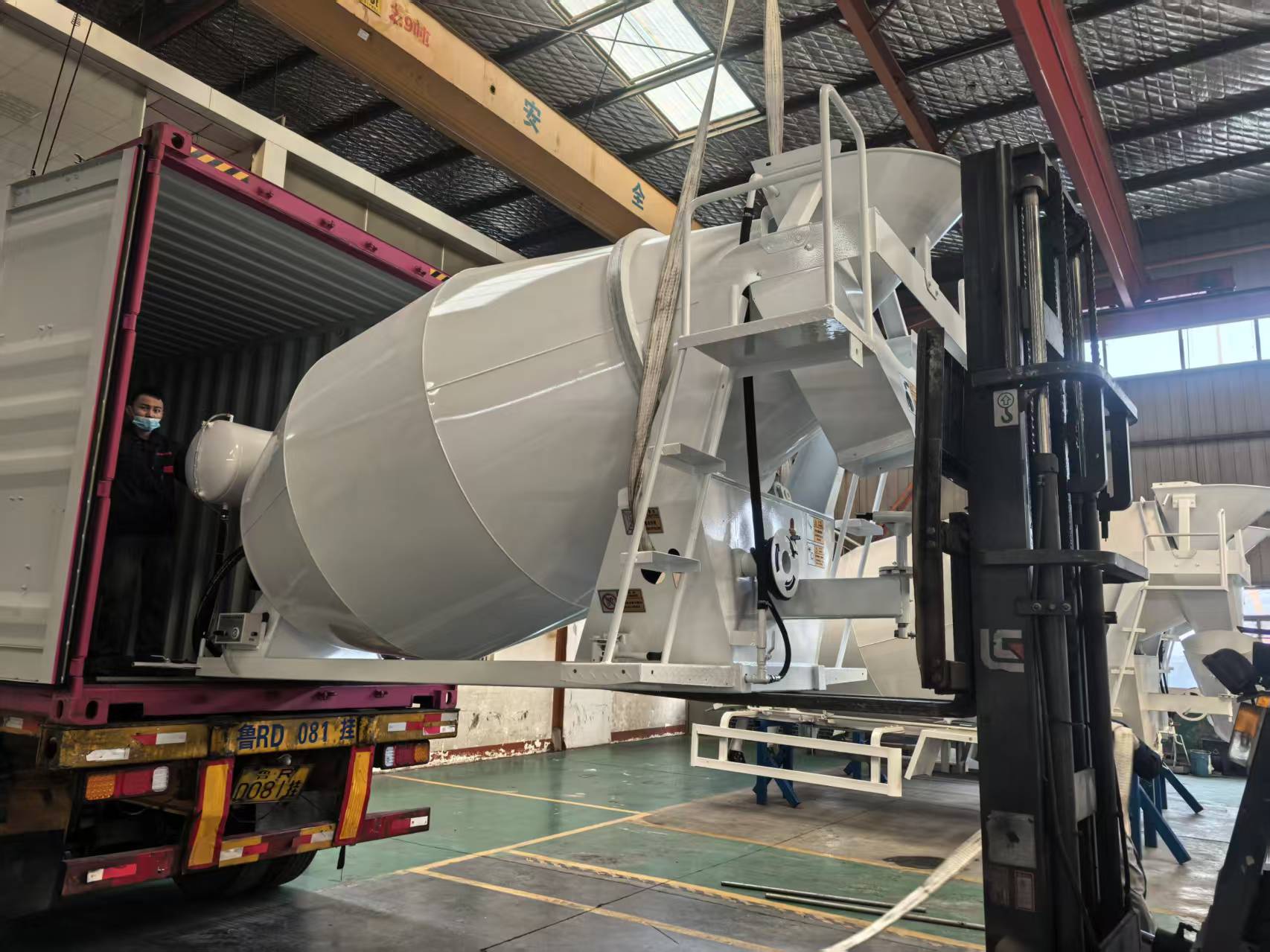 Nine concrete mixer drum were loaded