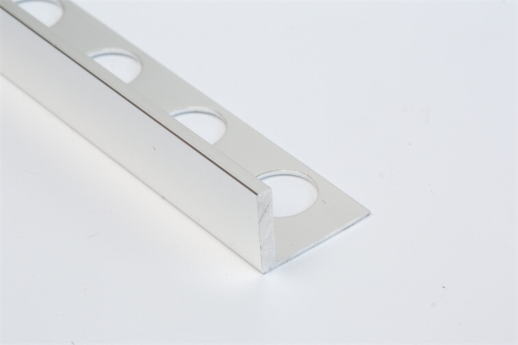 L-shaped edging strip for ceramic tile