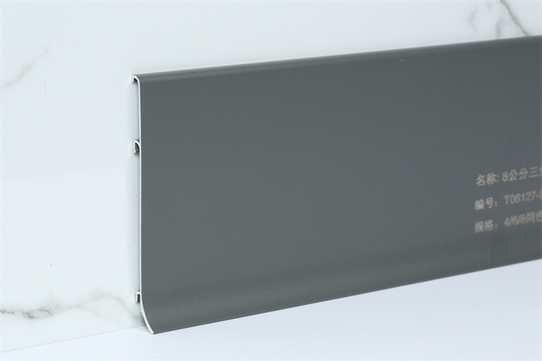 10 thick online celebrity hook a skirting line