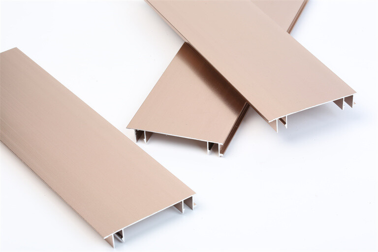 11. Thick wallboard is embedded with baseboard.