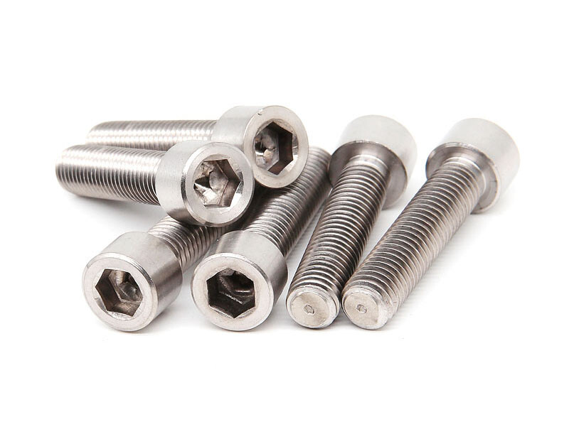 Titan-Sechskant-Schraube